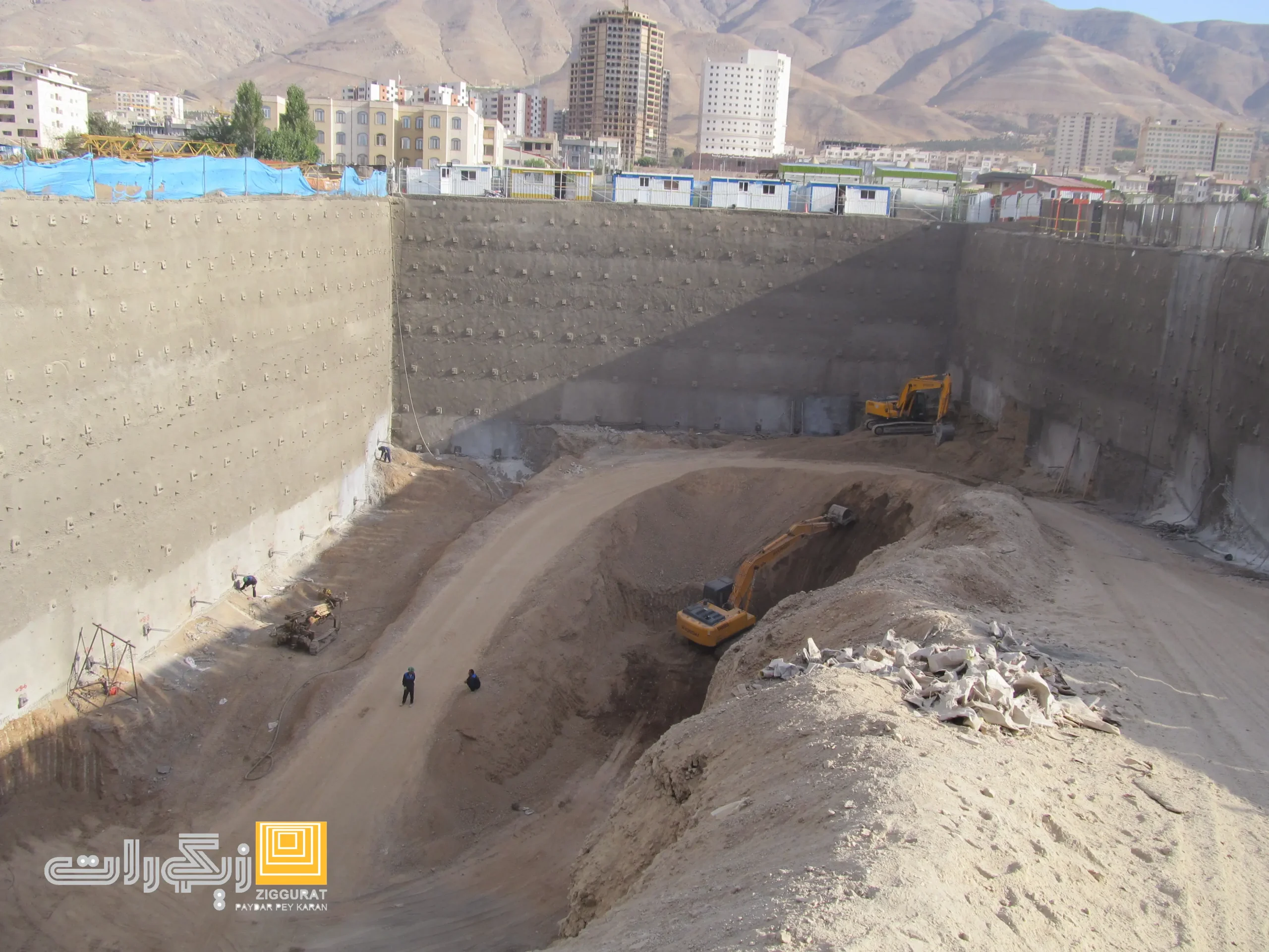 مراحل اجرای نیلینگ روی دیواره‌ی یک گودبرداری